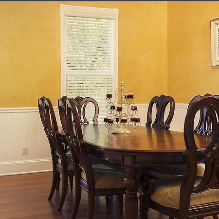 Red Velvet Inn Navasota エクステリア 写真