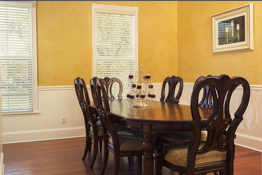 Red Velvet Inn Navasota エクステリア 写真