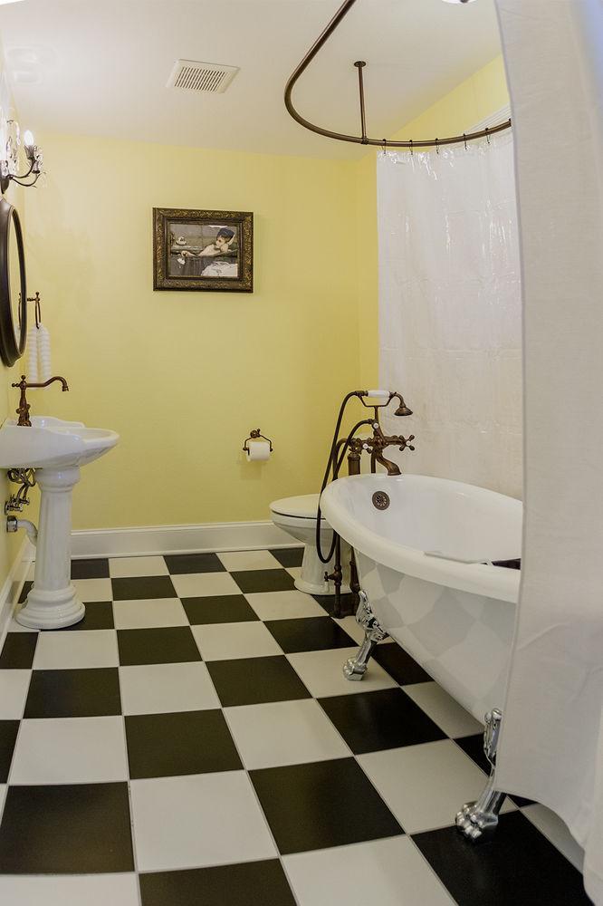Red Velvet Inn Navasota エクステリア 写真